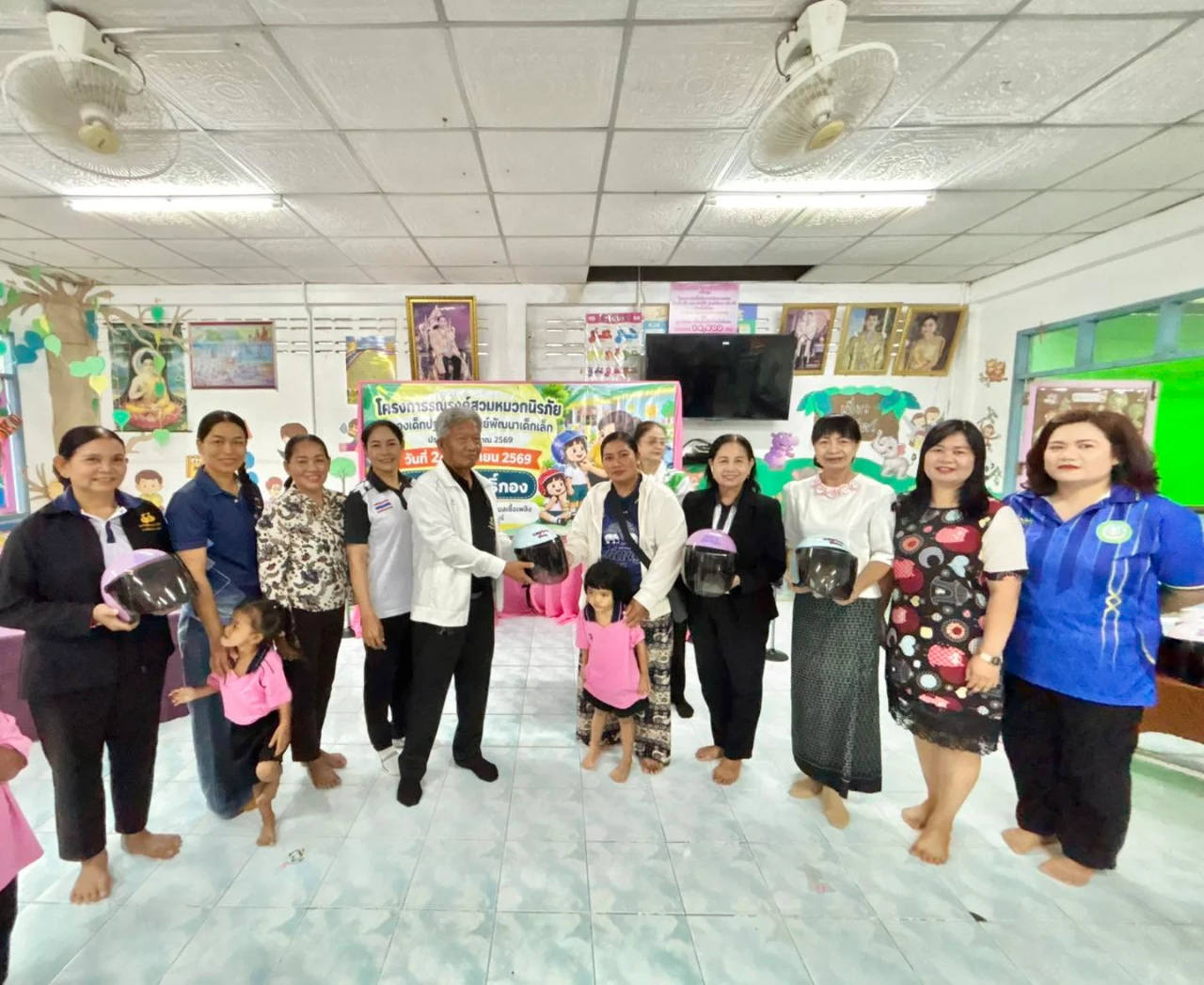 อบต.เชื้อเพลิง ส่งเสริมความปลอดภัยทางถนน จัดโครงการสวมหมวกนิรภัยของเด็กปฐมวัยในศูนย์พัฒนาเด็กเล็ก ประจำปีงบประมาณ พ.ศ. 2569 ณ ศูนย์พัฒนาเด็กเล็กบ้านโพธิ์กอง